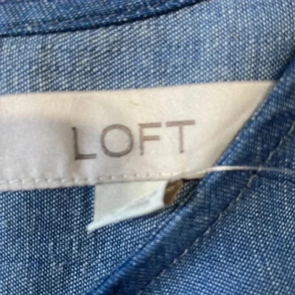 Loft cut out shoulder denim top medium NWT - Picture 3 of 5